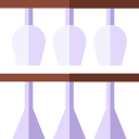 sechs Gläser die aufgeräumt hängen